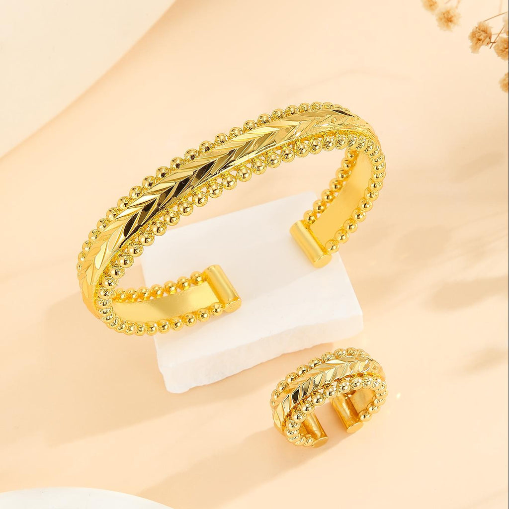 Vintage Gold-Plated Floral Cuff Bracelet & Ring Set (2 pcs)