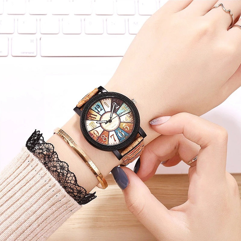 Vintage Leather-Strap Quartz Watch – Women's